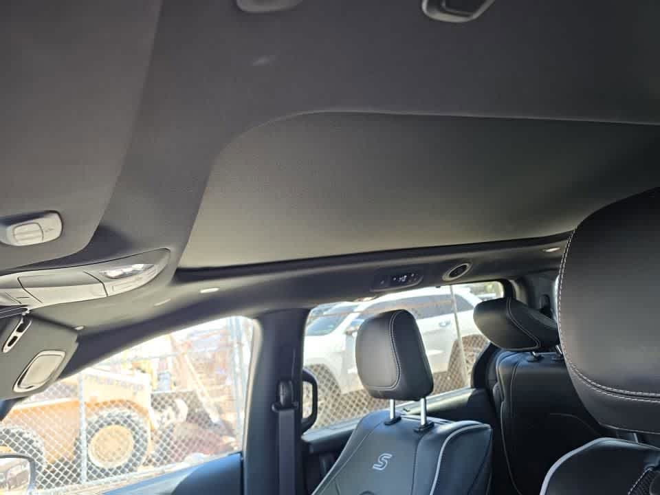 Used 2023 Chrysler Pacifica Hybrid Limited FWD