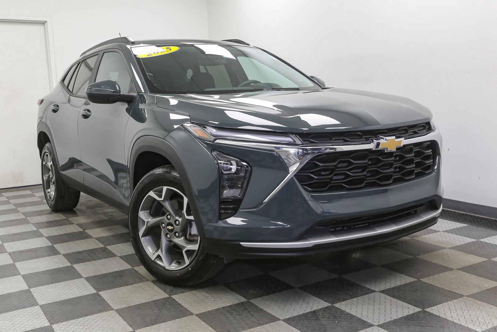 Used 2025 Chevrolet Trax LT SUV