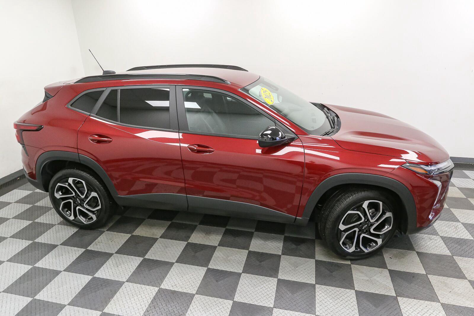 Used 2025 Chevrolet Trax 2RS SUV
