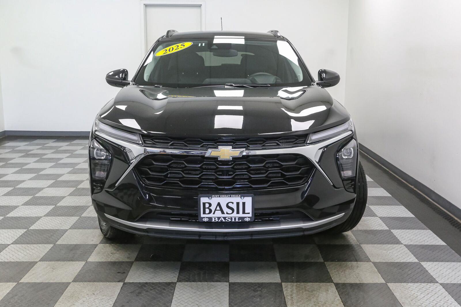 Used 2025 Chevrolet Trax LT SUV
