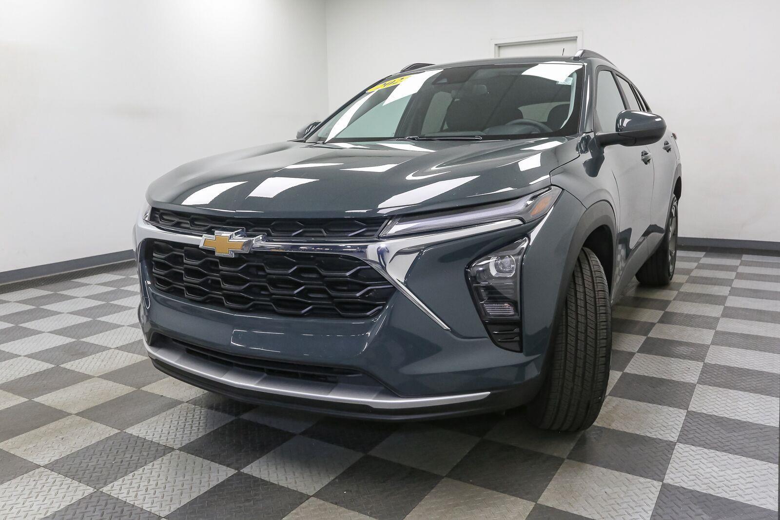 Used 2025 Chevrolet Trax LT SUV