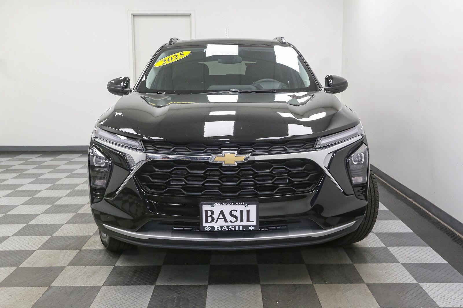 Used 2025 Chevrolet Trax LT SUV