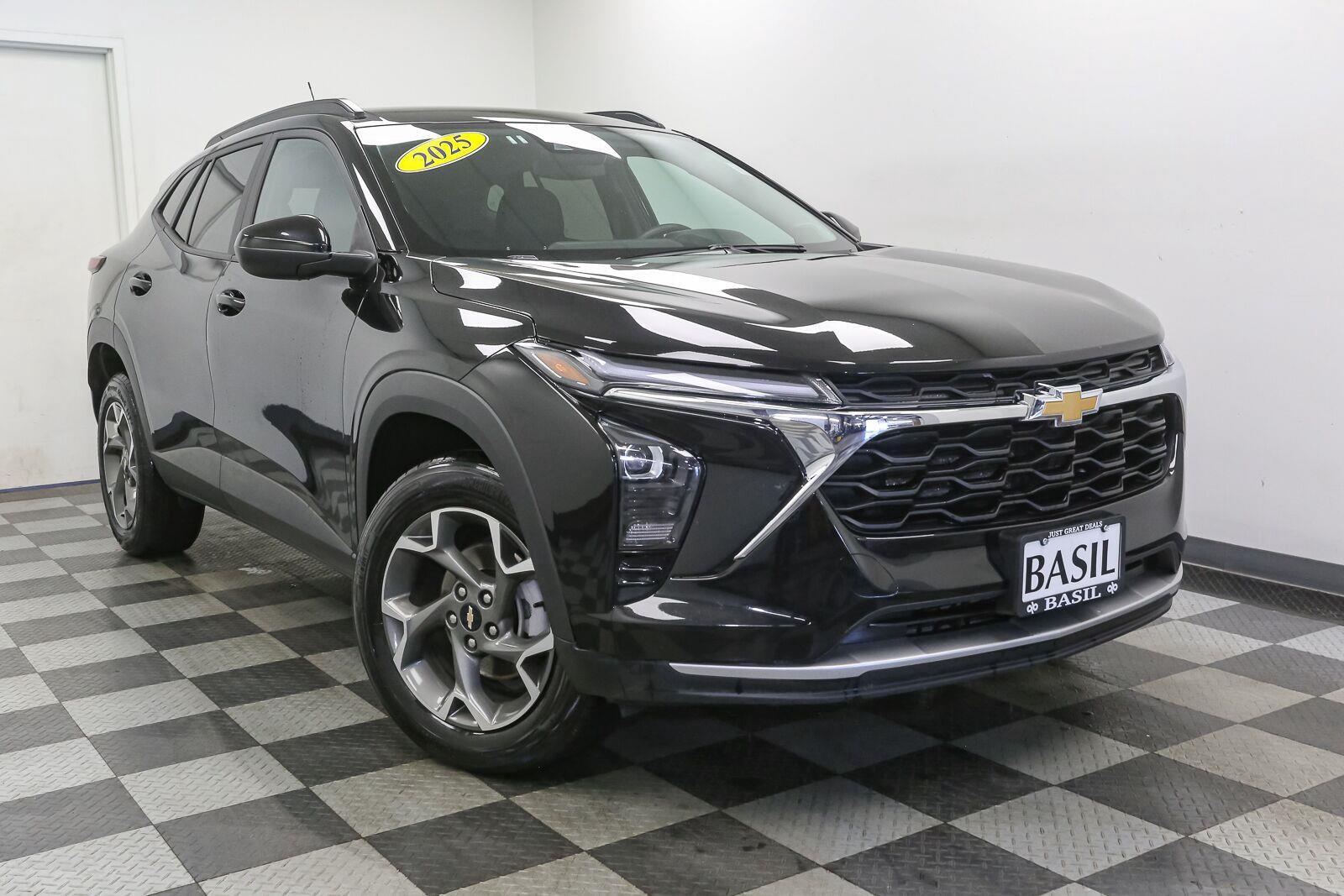Used 2025 Chevrolet Trax LT SUV