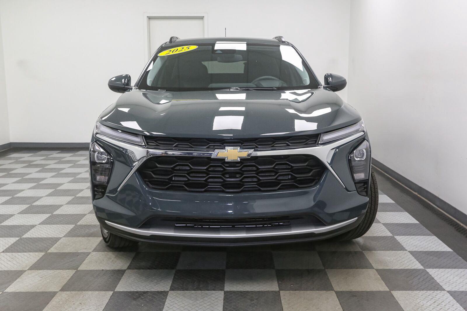 Used 2025 Chevrolet Trax LT SUV