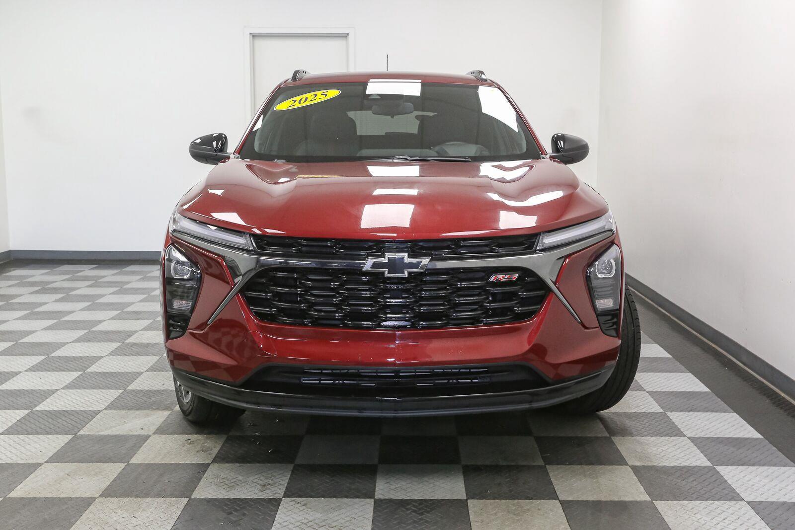 Used 2025 Chevrolet Trax 2RS SUV