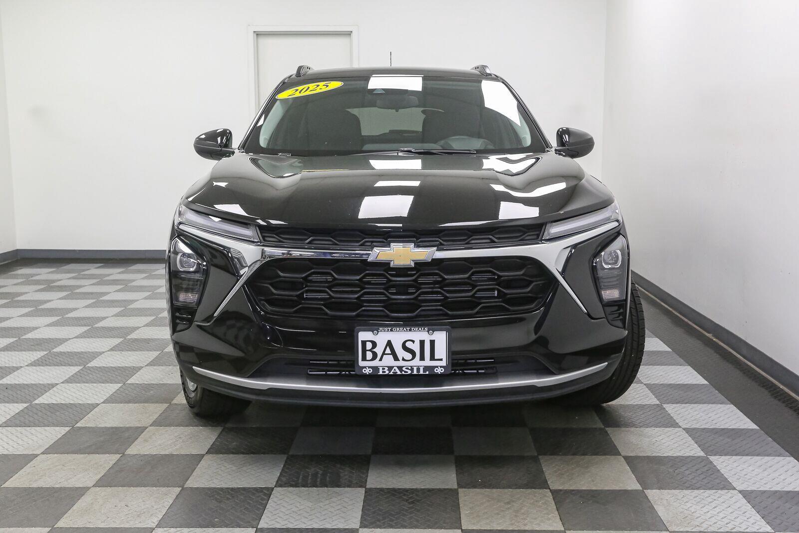Used 2025 Chevrolet Trax LT SUV