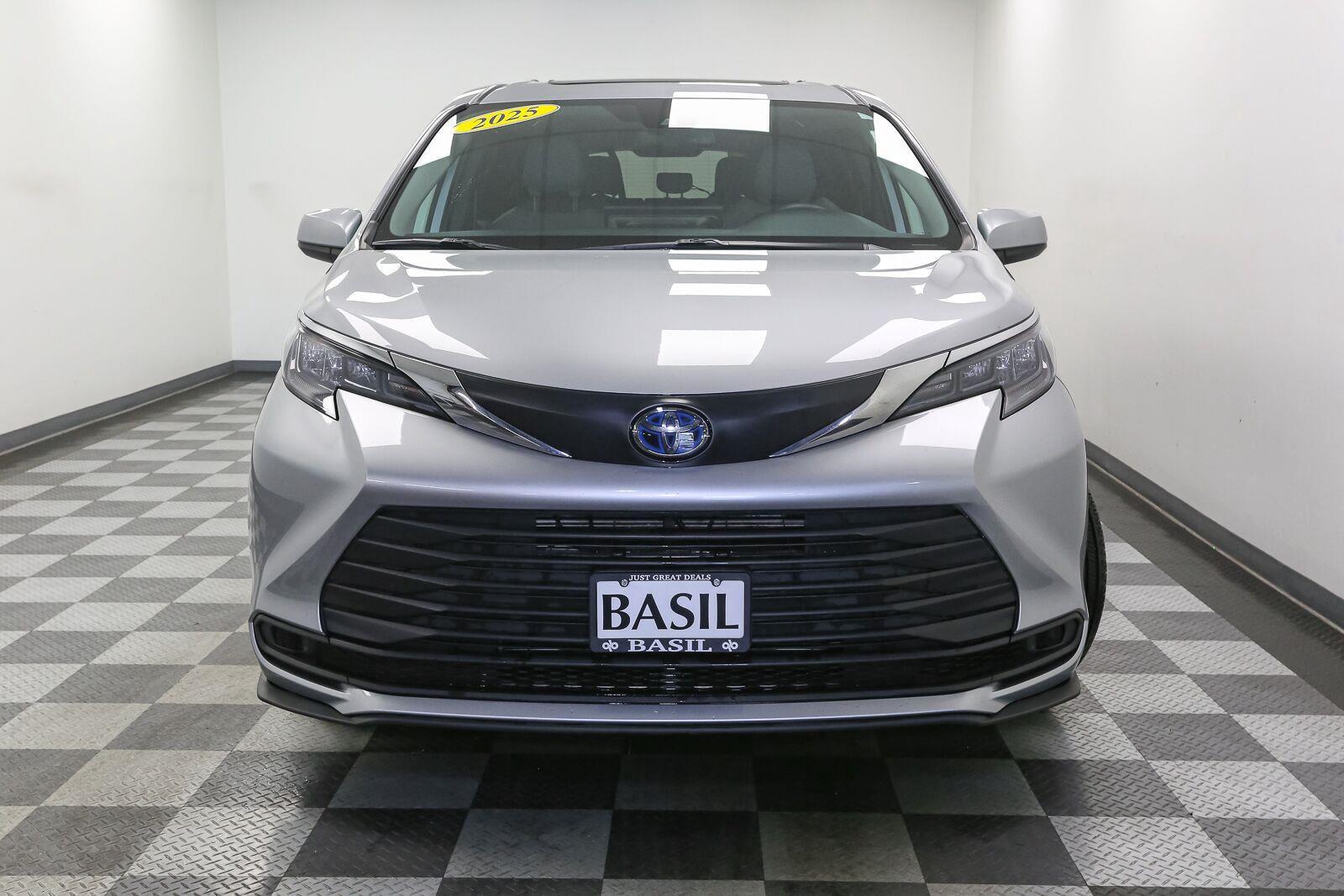 Used 2025 Toyota Sienna HV XLE MP