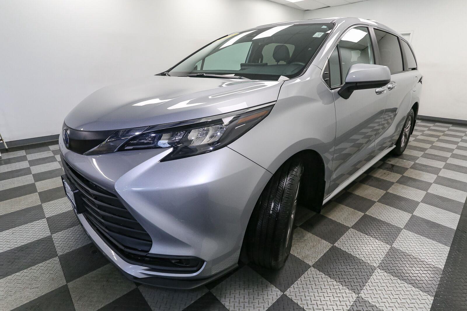 Used 2025 Toyota Sienna HV XLE MP