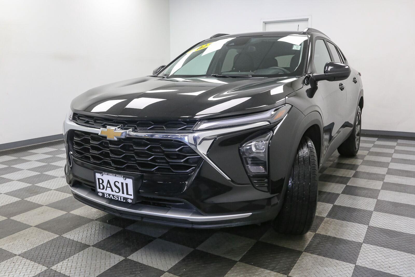 Used 2025 Chevrolet Trax LT SUV