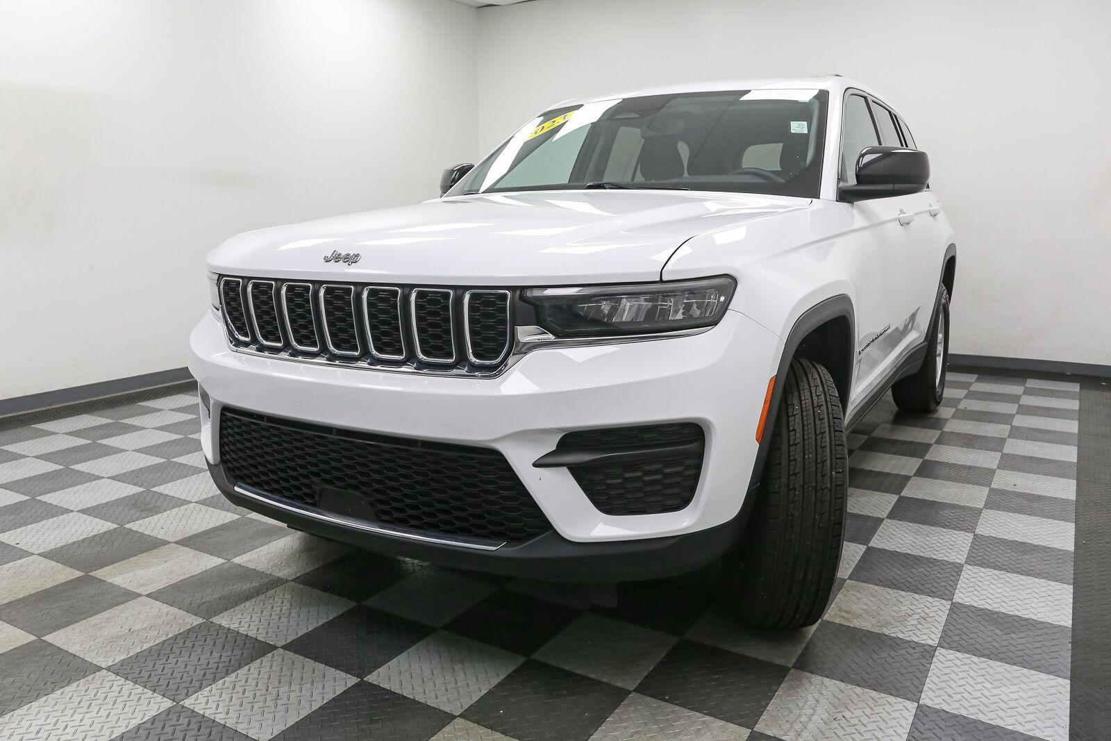 Used 2023 Jeep Grand Cherokee Laredo SUV