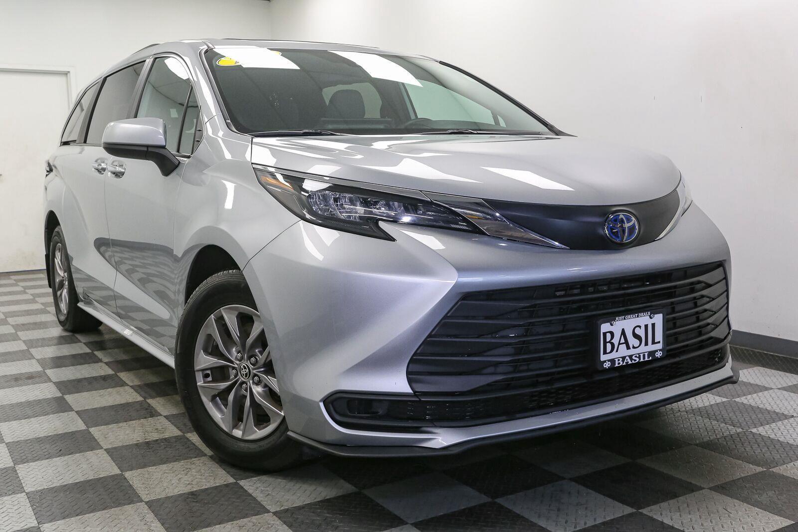 Used 2025 Toyota Sienna HV XLE MP