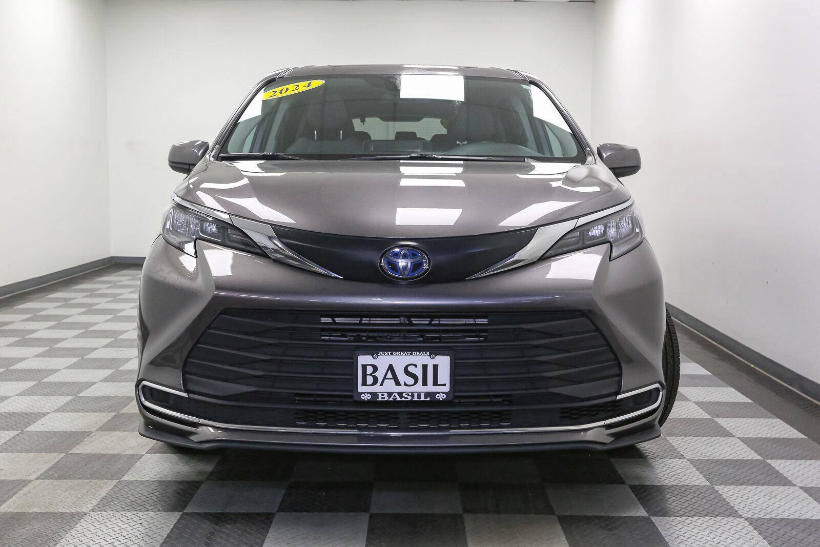 Used 2024 Toyota Sienna XLE MiniVan