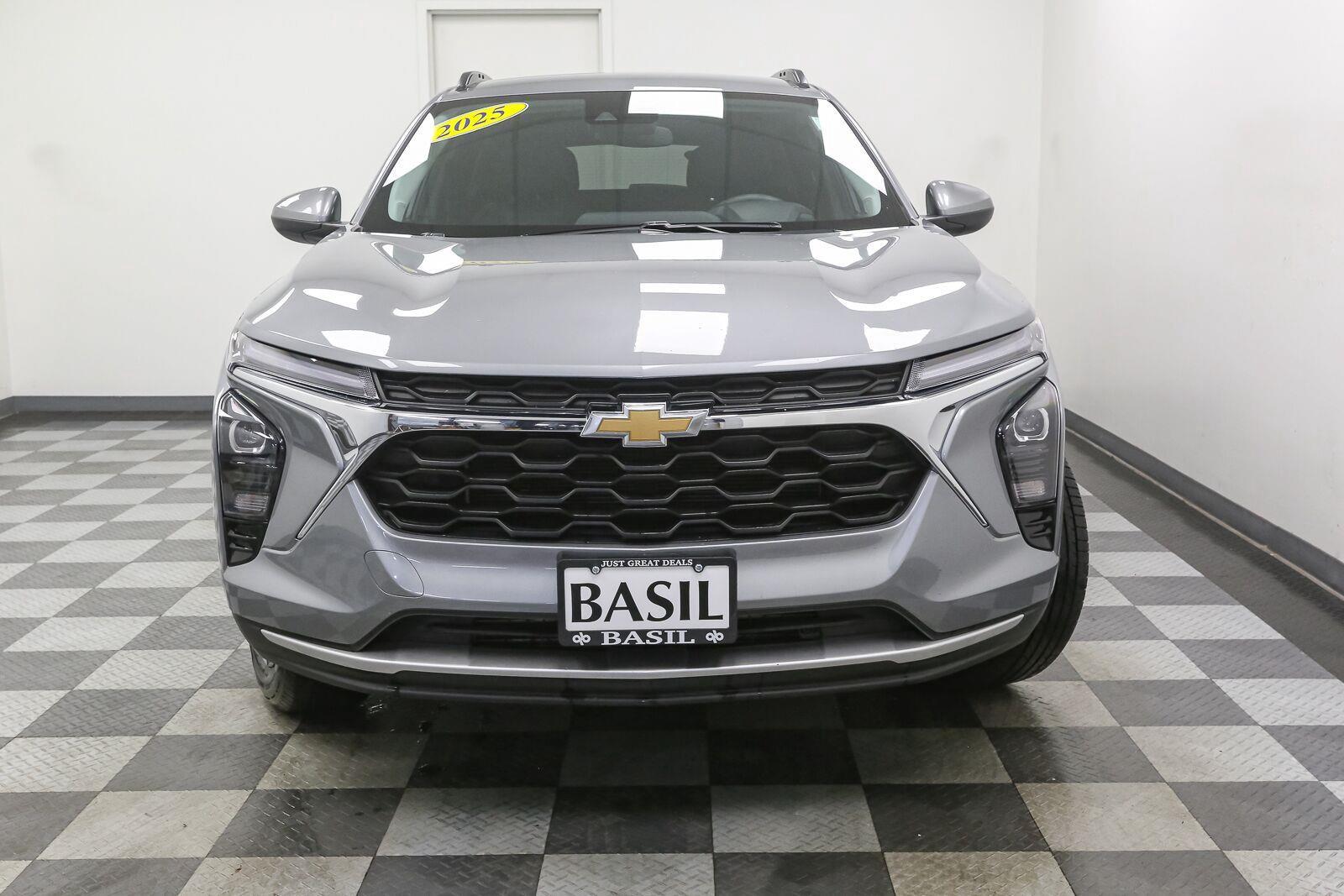 Used 2025 Chevrolet Trax LT SUV