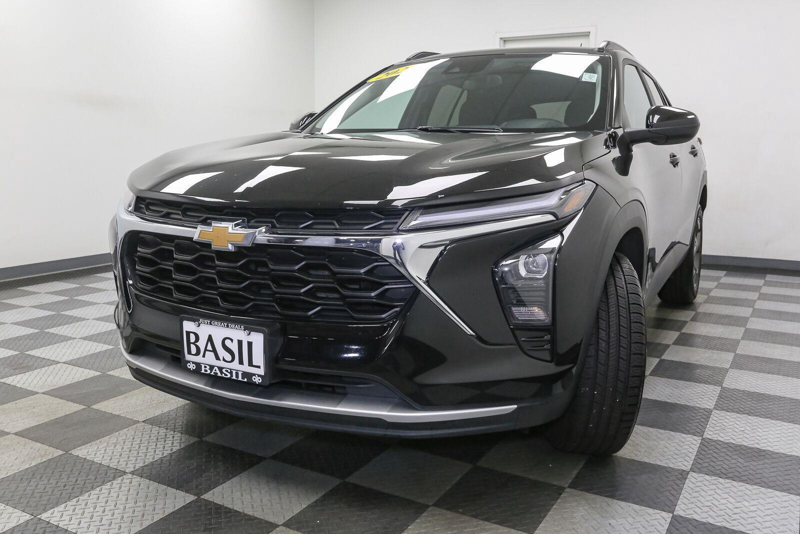 Used 2025 Chevrolet Trax LT SUV