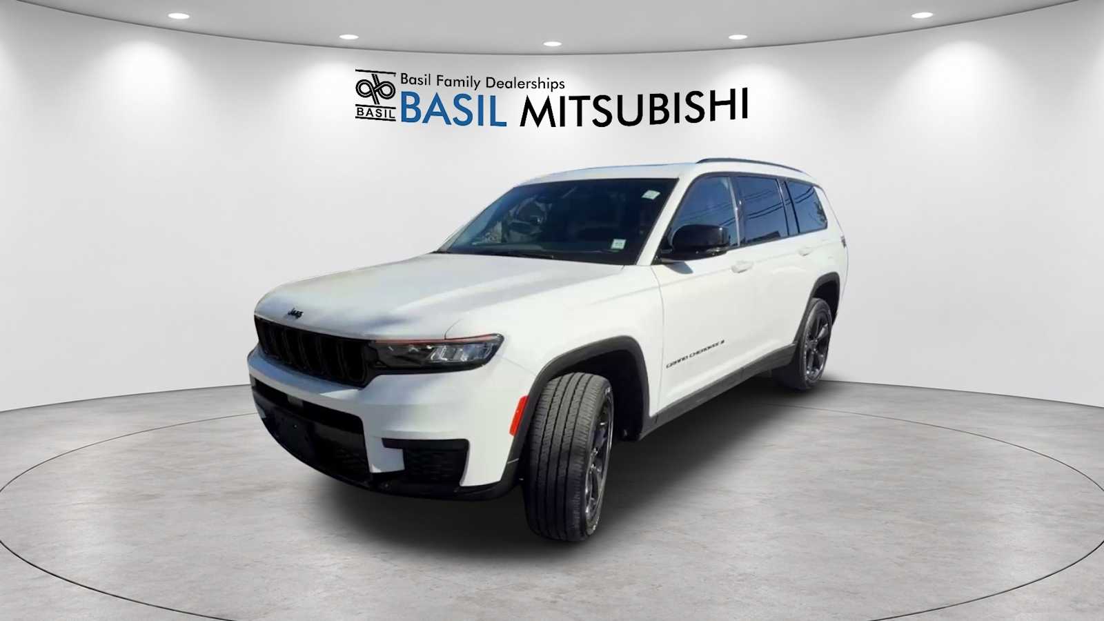 Used 2023 Jeep Grand Cherokee L Laredo SUV