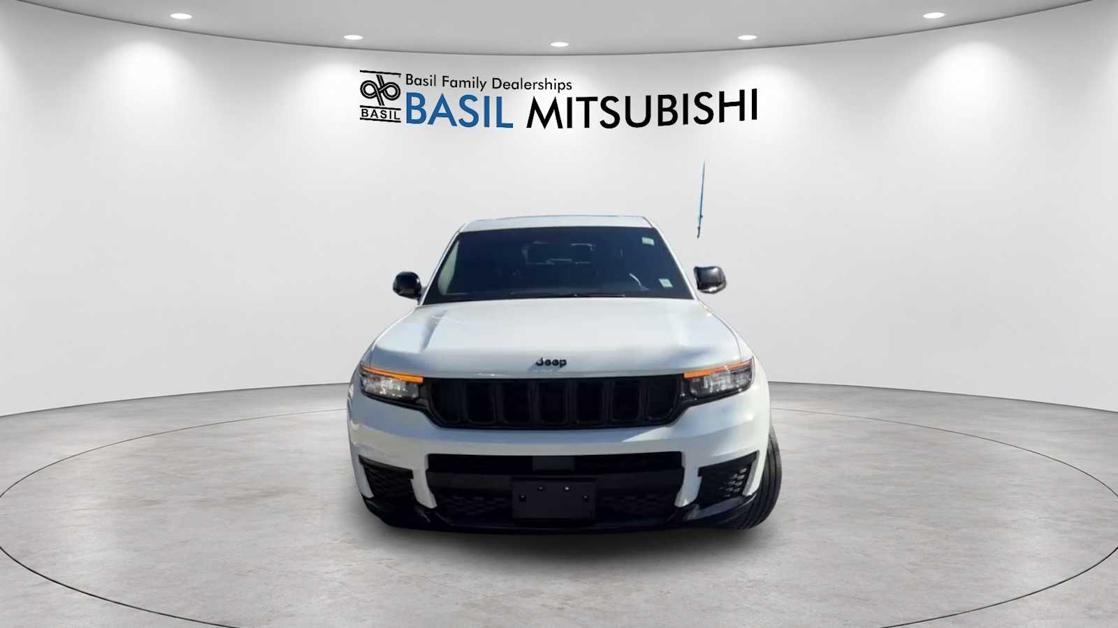 Used 2023 Jeep Grand Cherokee L Laredo SUV