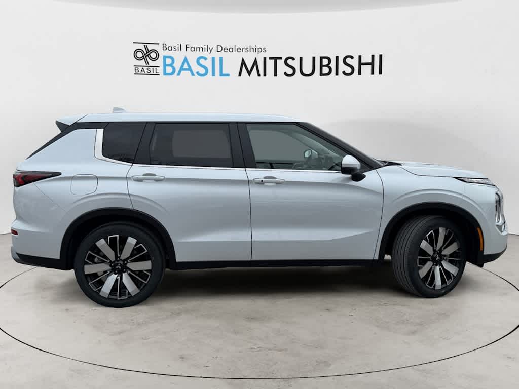 Used 2025 Mitsubishi Outlander SE SUV