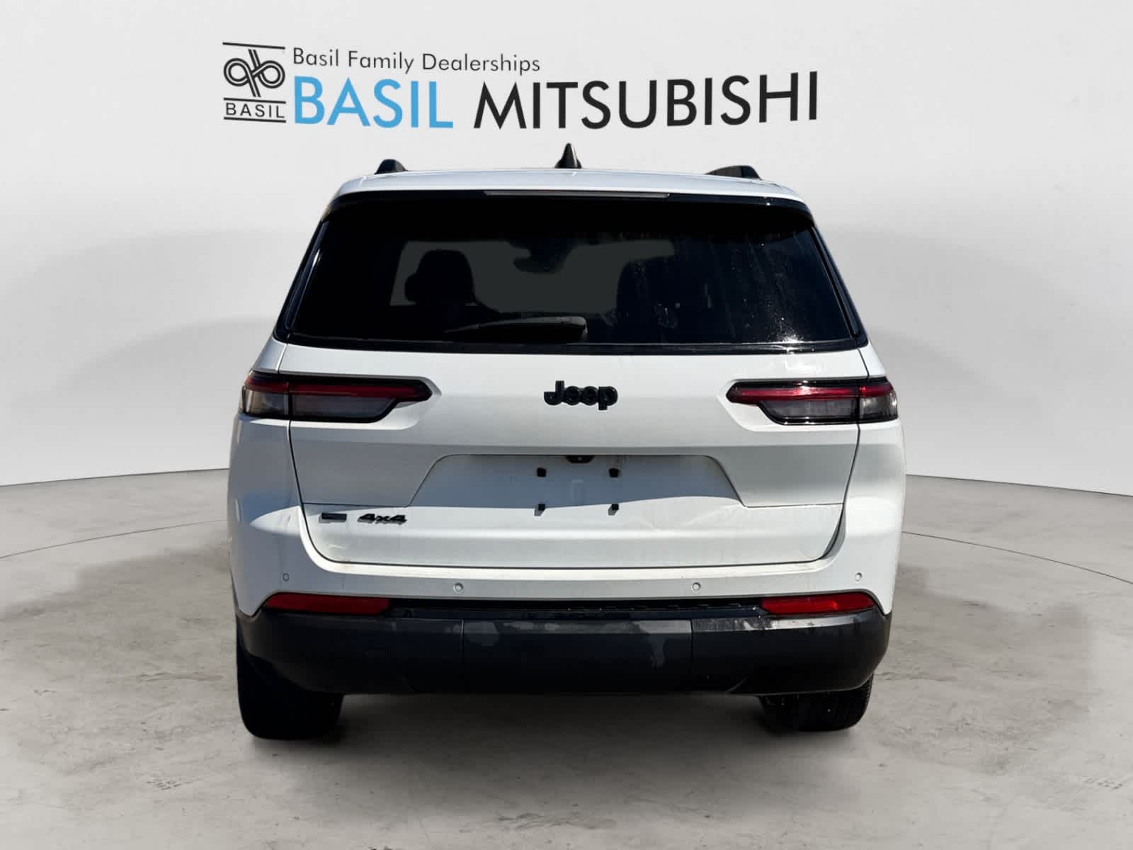 Used 2023 Jeep Grand Cherokee L Laredo SUV