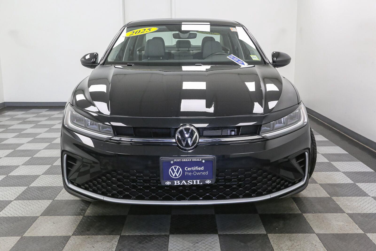 Certified 2025 Volkswagen Jetta SE Sedan