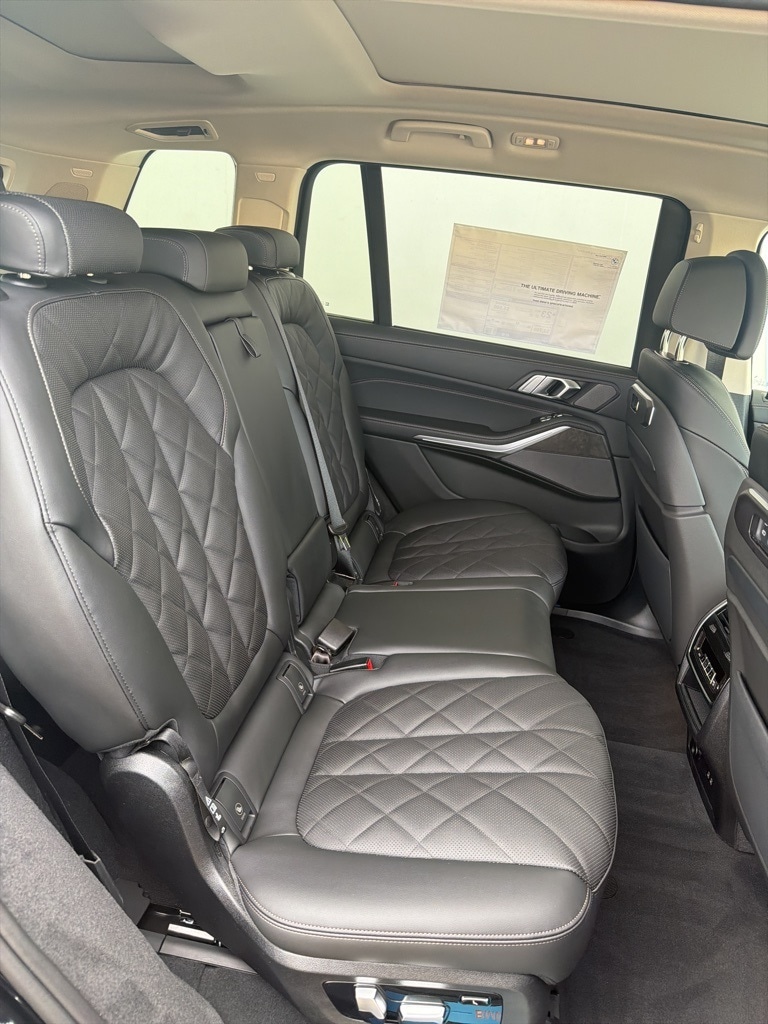 2026 BMW X7 40i - Photo 18