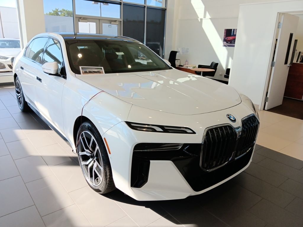 New 2026 BMW 750e xDrive Sedan
