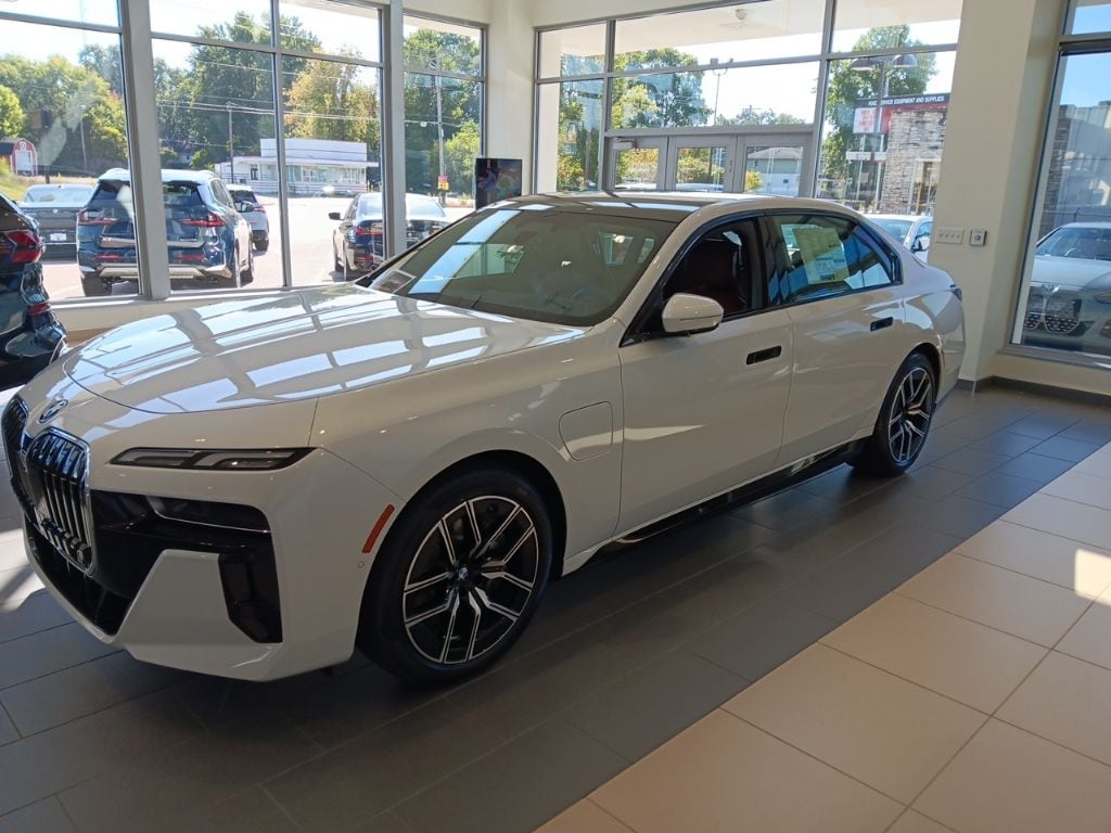 New 2026 BMW 750e xDrive Sedan