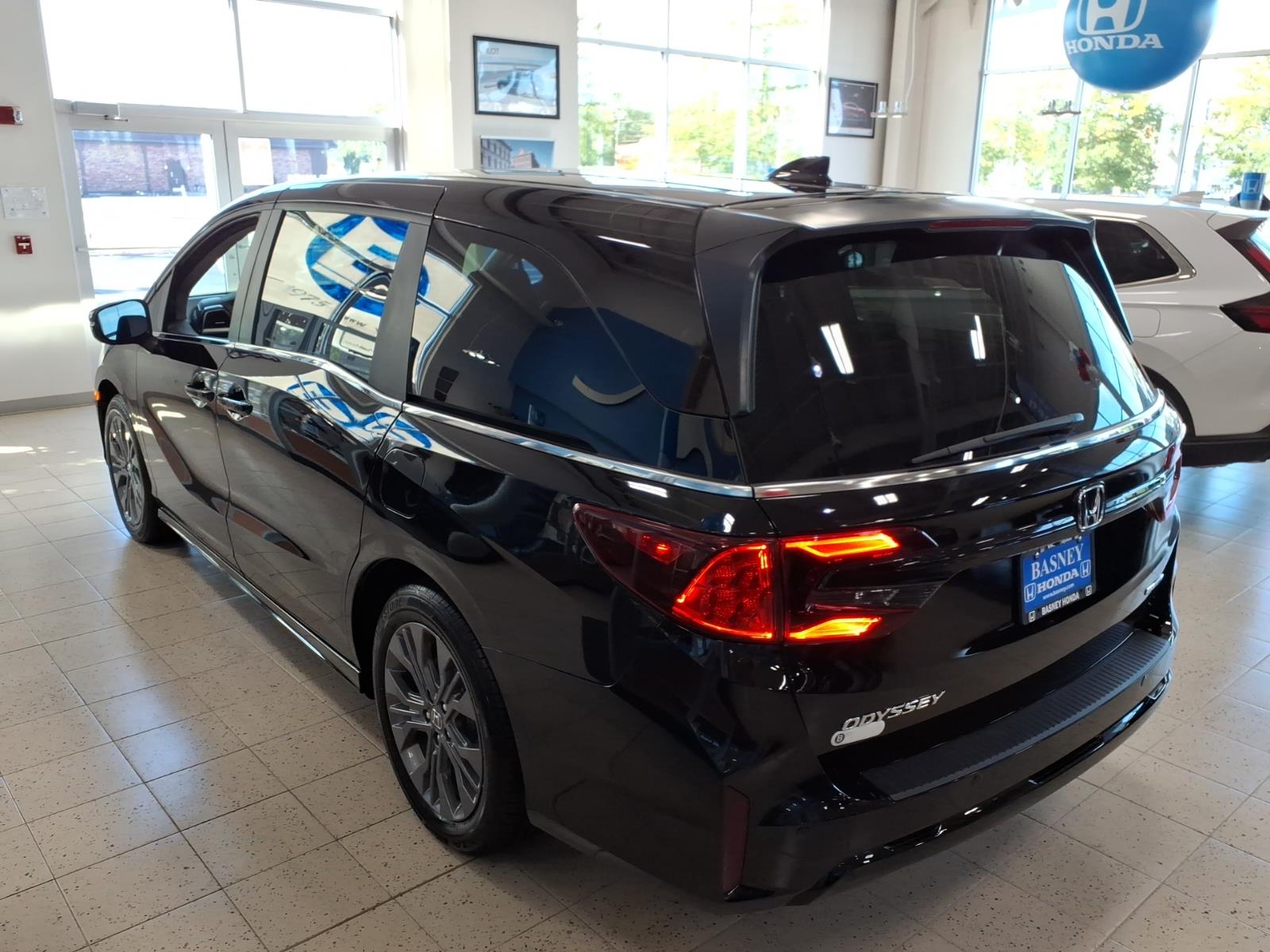 2026 Honda Odyssey Touring - Photo 9