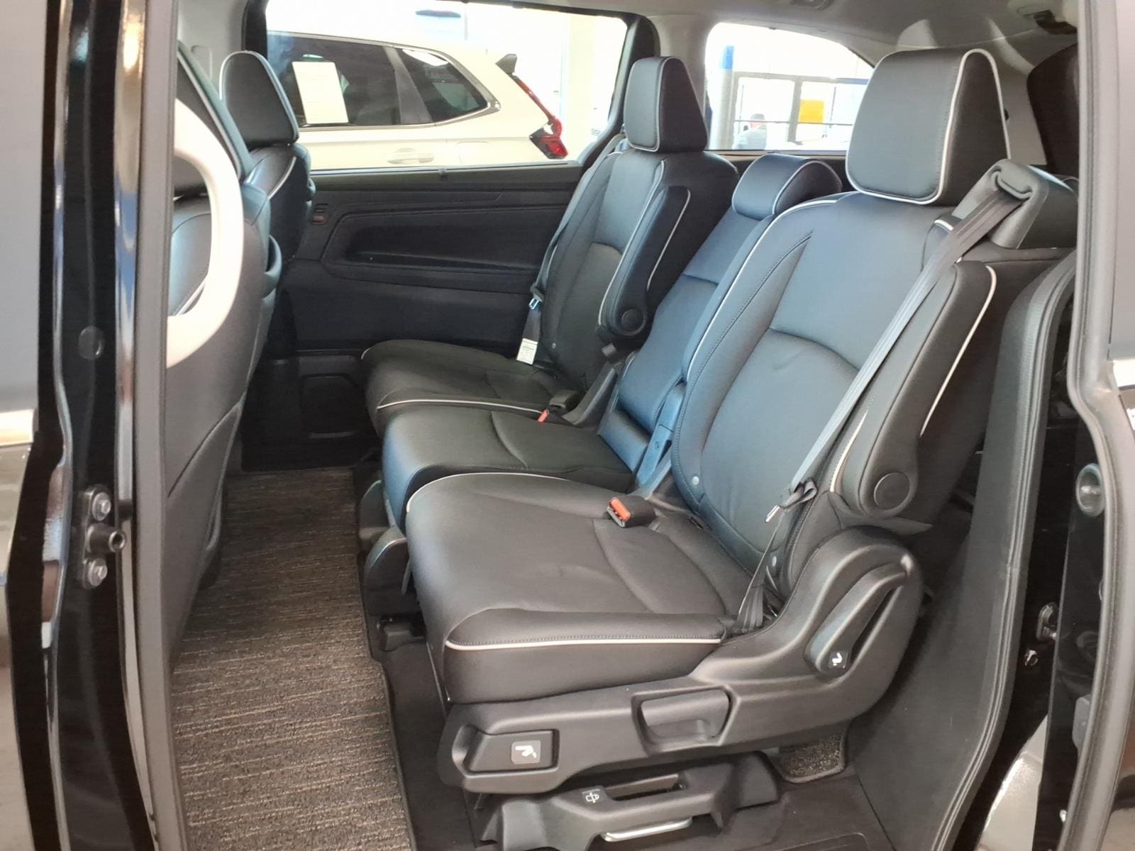 2026 Honda Odyssey Touring - Photo 8