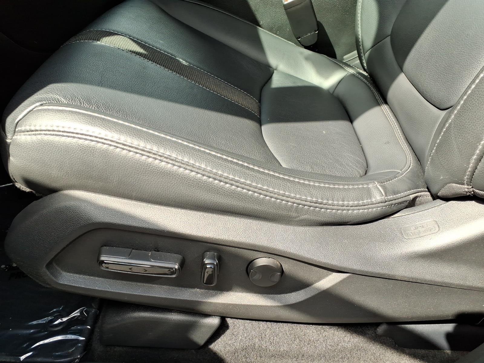 2025 Honda Pilot EX-L - Photo 14