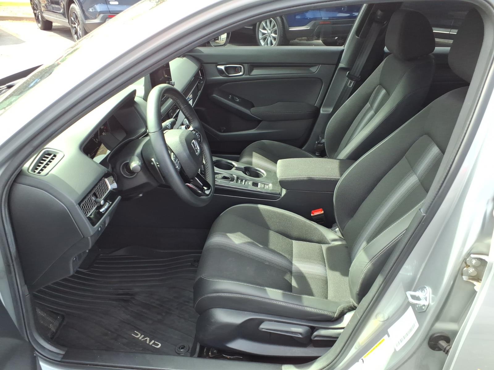 2025 Honda Civic Sport - Photo 4