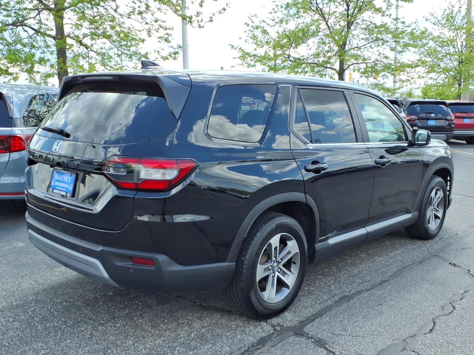 2025 Honda Pilot EX-L - Photo 10