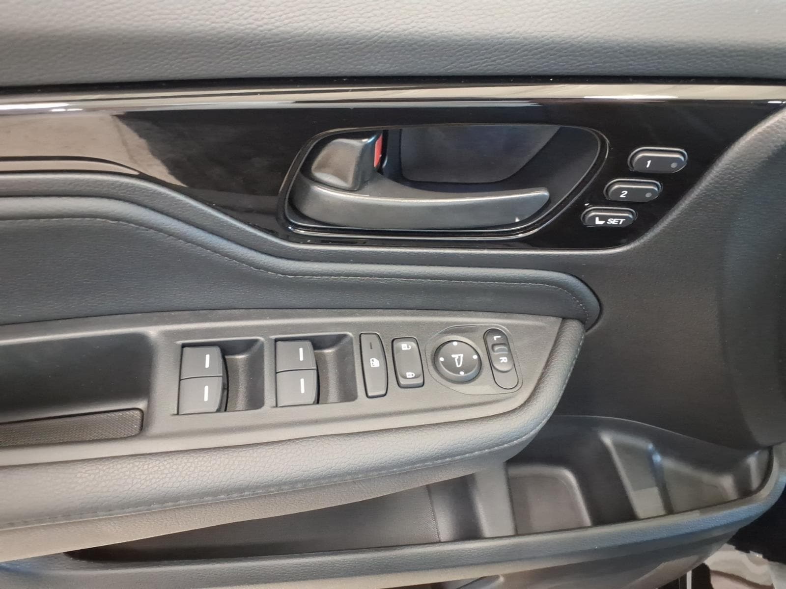 2026 Honda Odyssey Touring - Photo 14