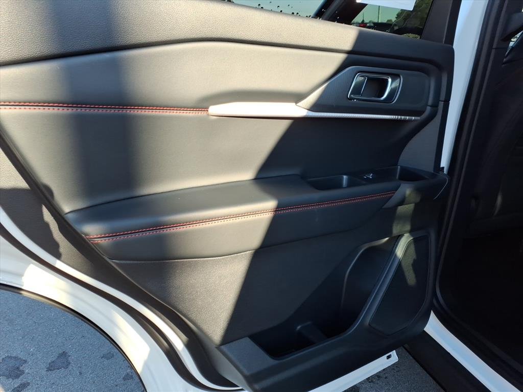 2026 Ford Explorer ST-Line - Photo 14