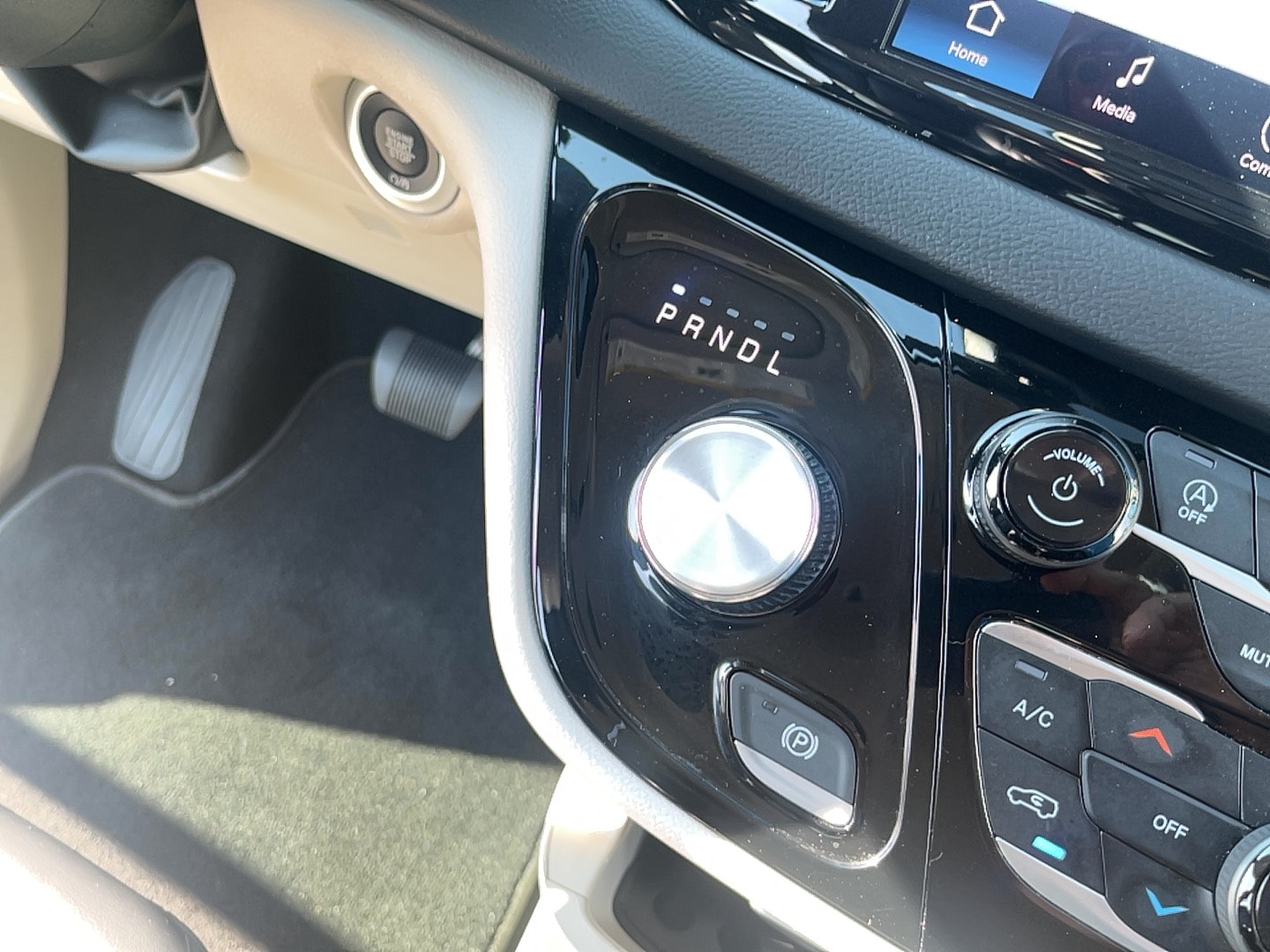 2024 Chrysler Pacifica Touring L - Photo 18