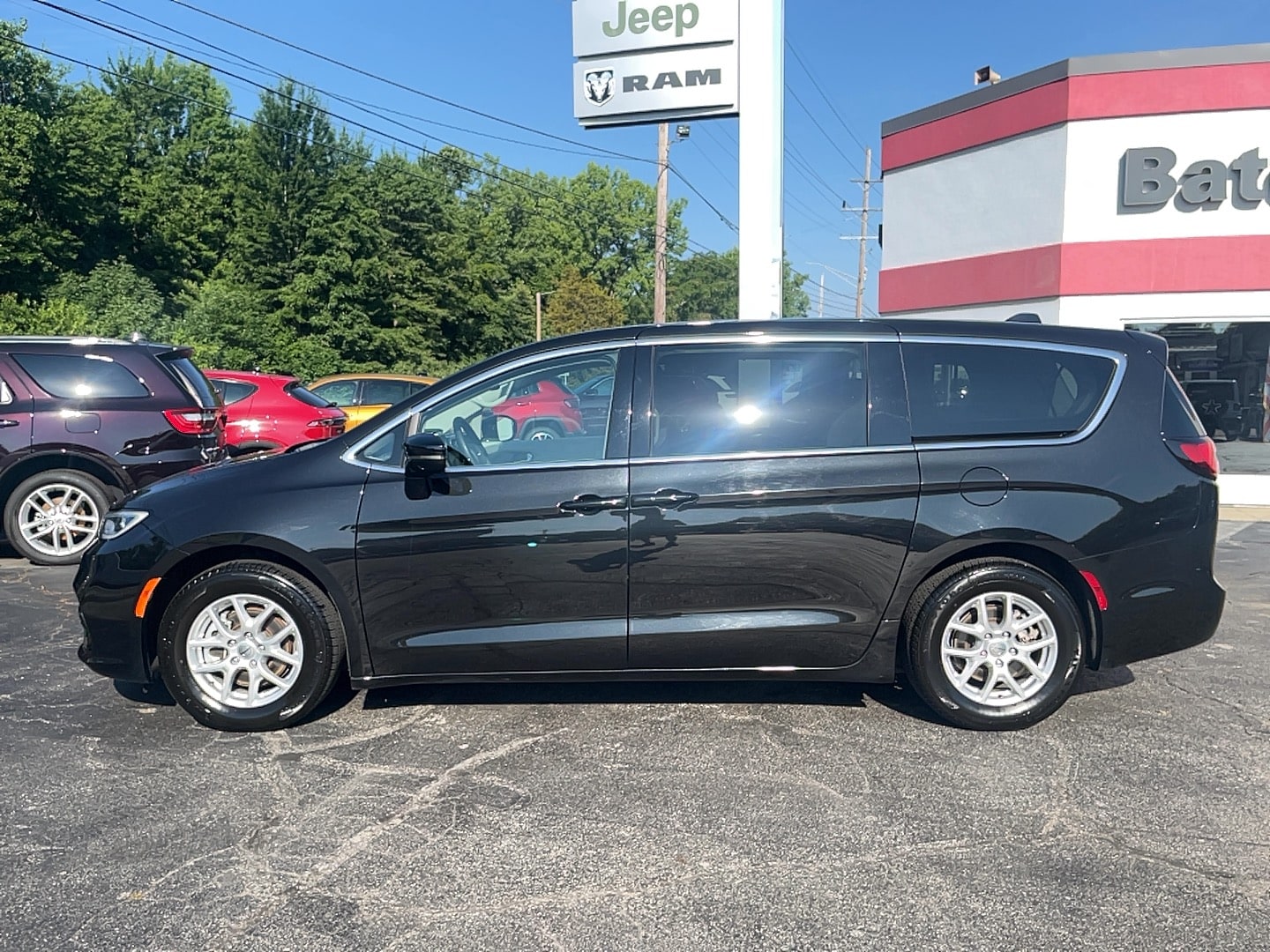 2024 Chrysler Pacifica Touring L - Photo 8