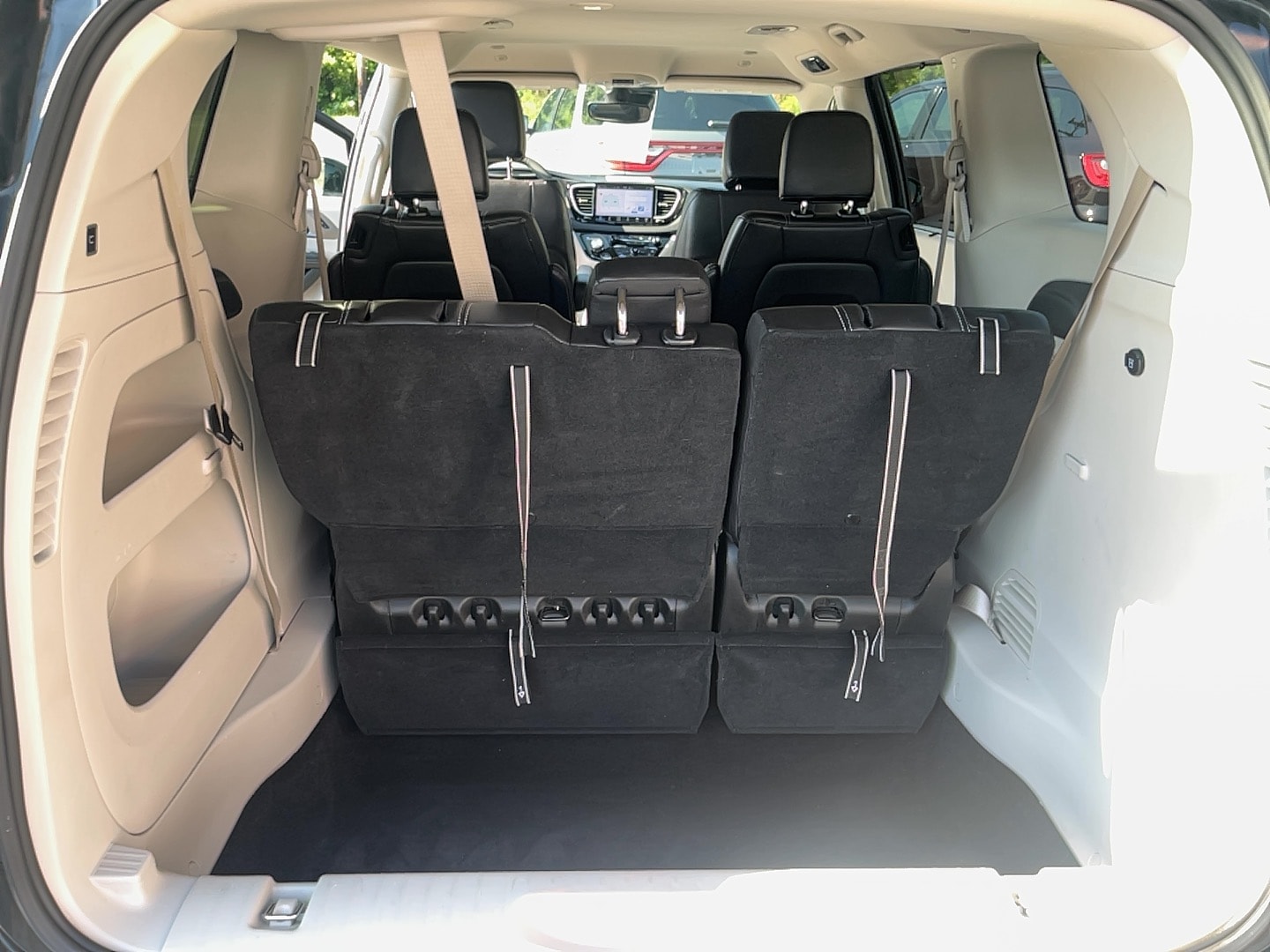 2024 Chrysler Pacifica Touring L - Photo 20