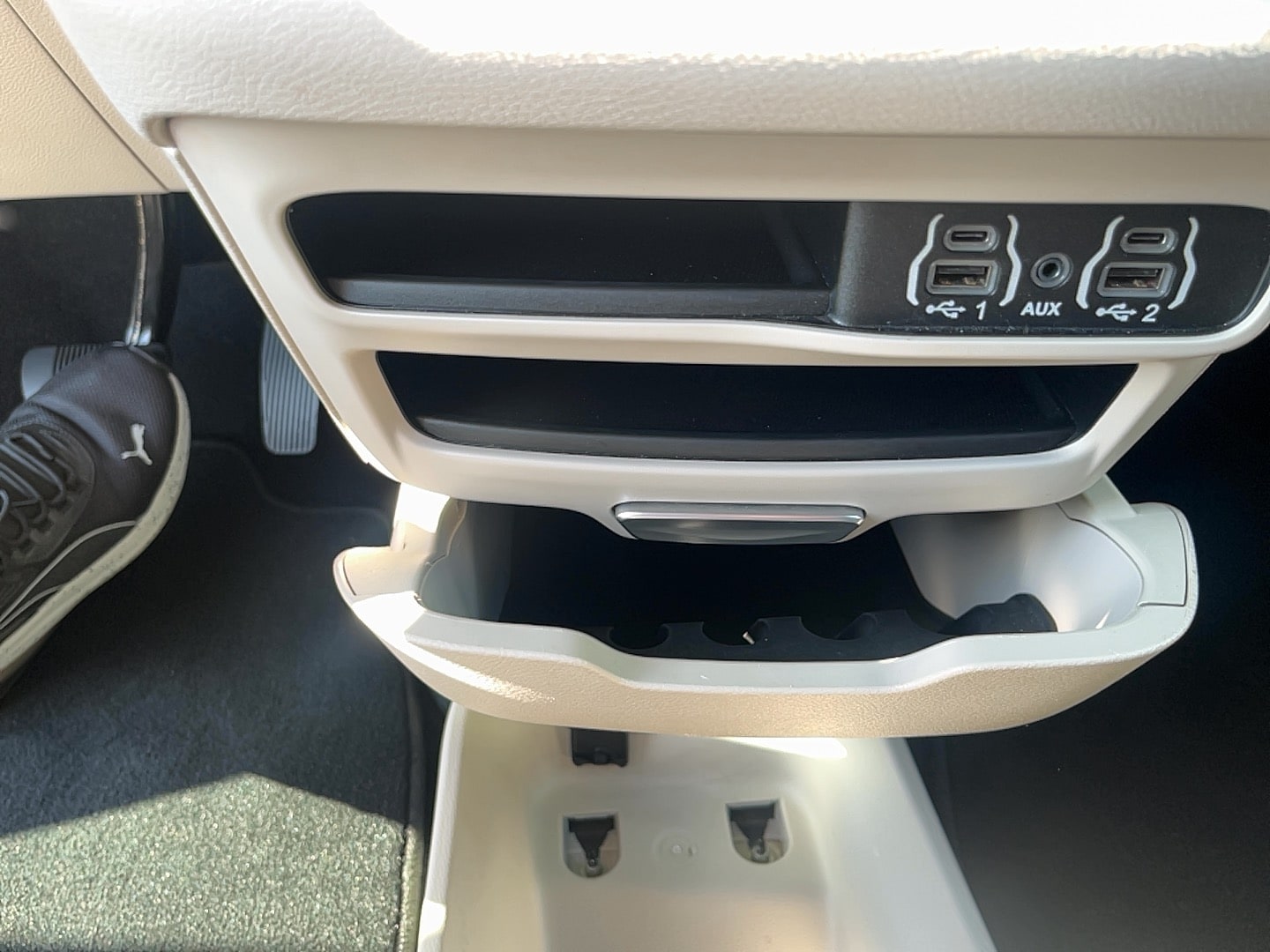 2024 Chrysler Pacifica Touring L - Photo 16