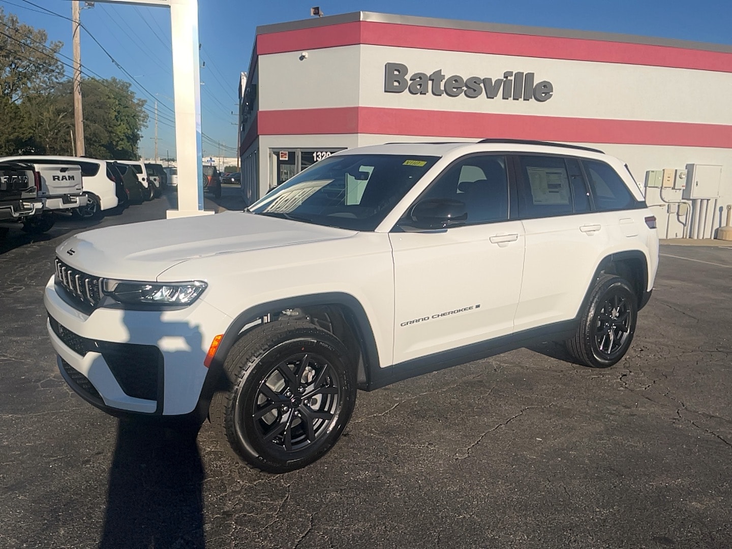 2027 Jeep Grand Cherokee Laredo