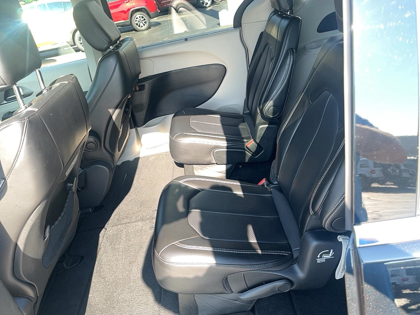 2024 Chrysler Pacifica Touring L - Photo 10