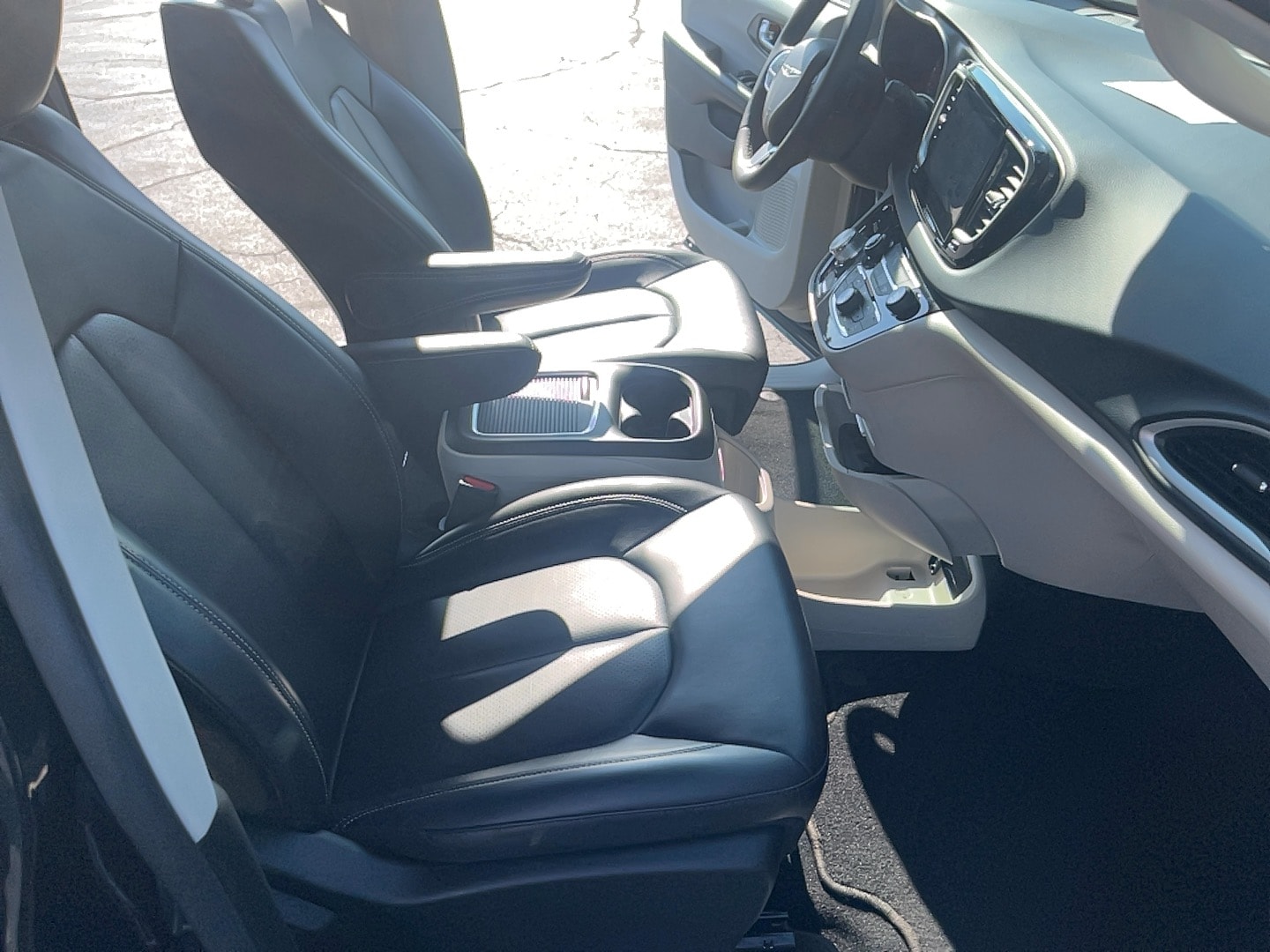 2024 Chrysler Pacifica Touring L - Photo 17