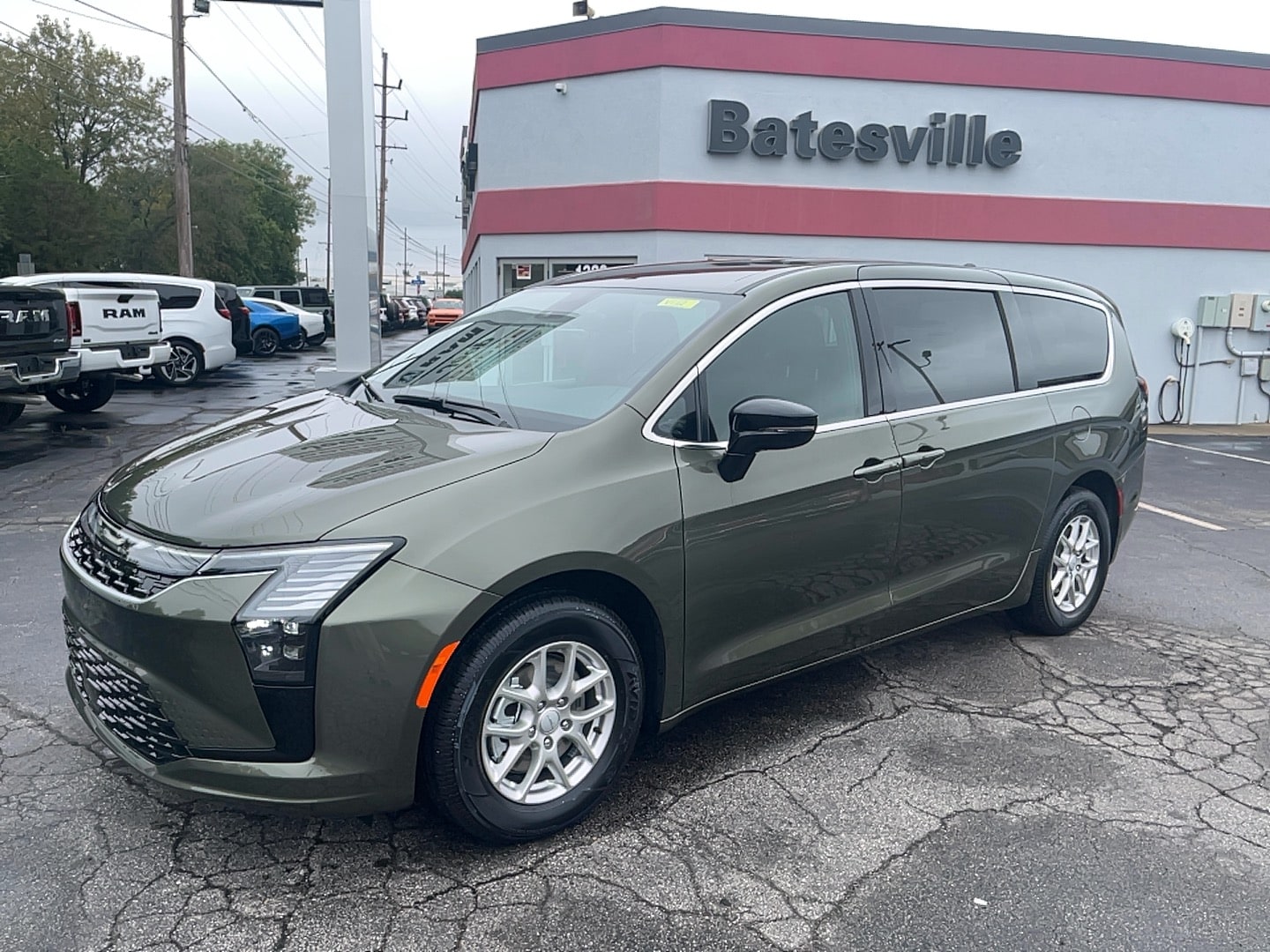 2027 Chrysler Pacifica Select