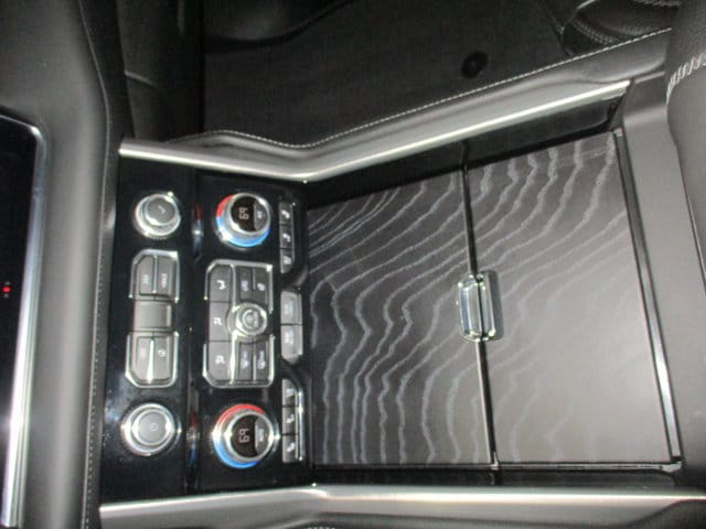 2024 GMC Yukon Denali - Photo 37