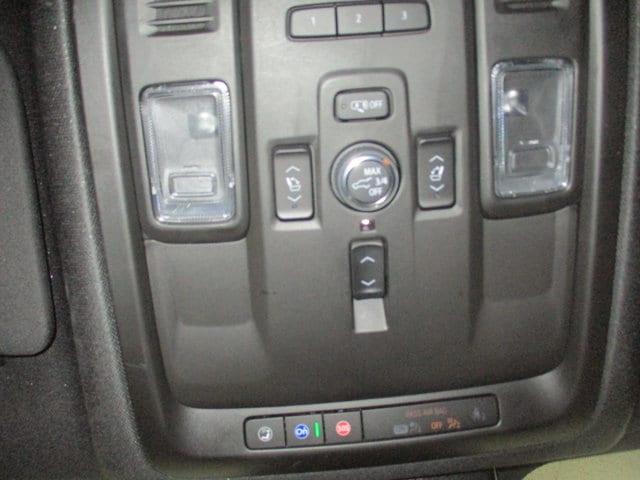 2024 GMC Yukon Denali - Photo 34