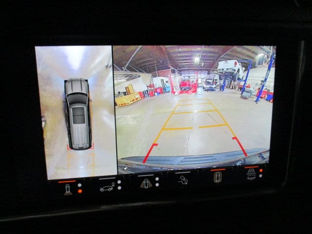 2024 GMC Yukon Denali - Photo 32