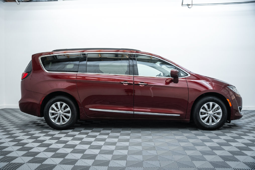 Used 2017 Chrysler Pacifica Touring-L Van