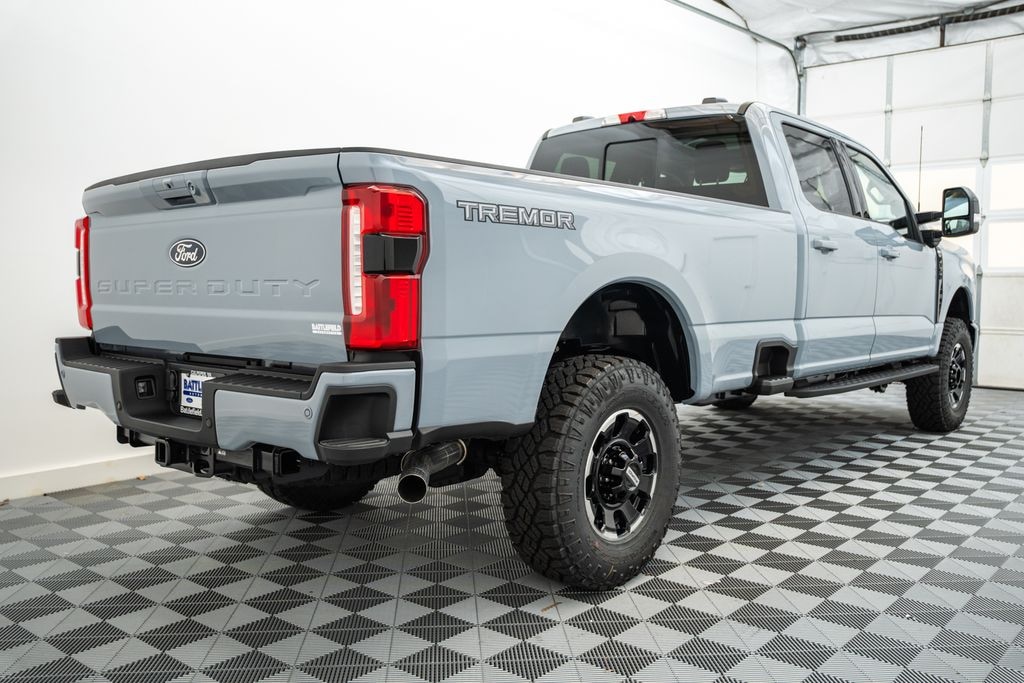New 2027 Ford F-350 Lariat Truck