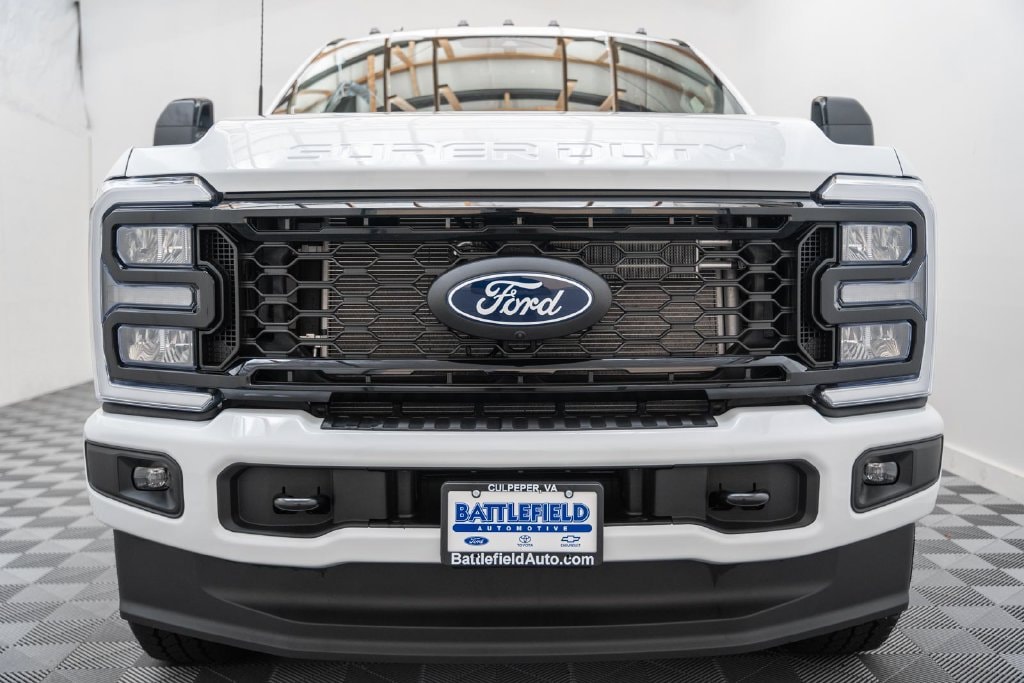 New 2027 Ford F-250 Lariat Truck