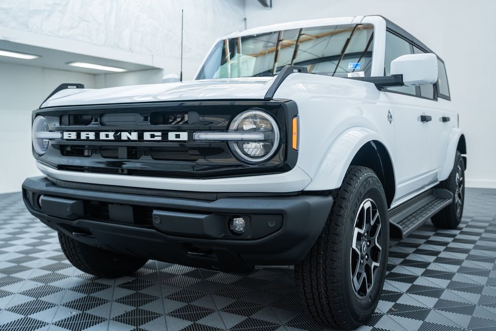 New 2026 Ford Bronco Outer Banks SUV