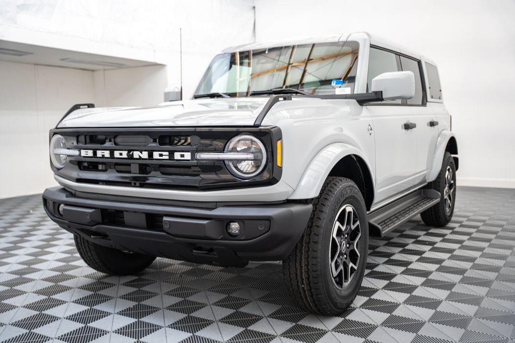New 2026 Ford Bronco Outer Banks SUV