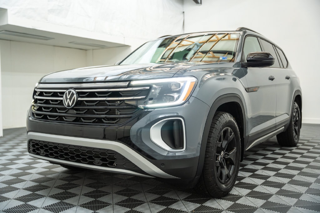 Used 2025 Volkswagen Atlas 2.0T Peak Edition SUV